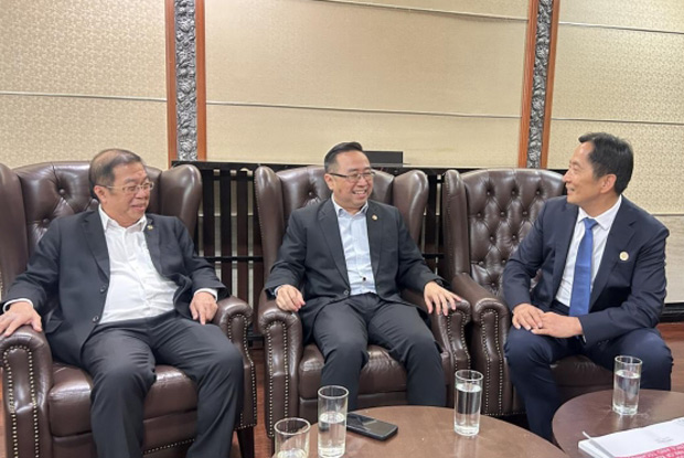 马来西亚科技与创新部部长郑立慷 会见吉隆坡科技大学董事局主席陈孝云一行